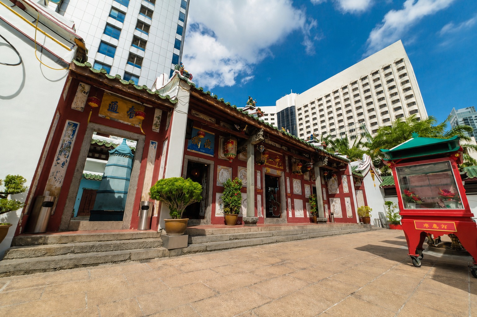 Johor Bahru Old Chinese Temple 1.jpeg