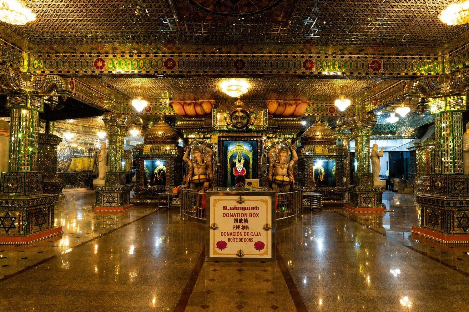 Arulmigu Sri Rajakaliamman Glass Temple.jpeg